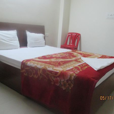 Sri Sai Ganesh Lodge Hyderabad Eksteriør bilde
