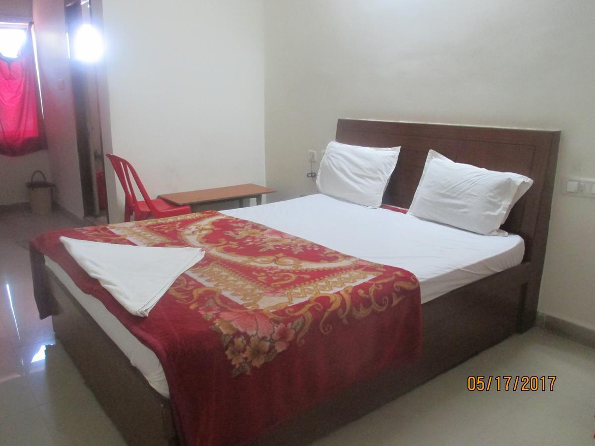 Sri Sai Ganesh Lodge Hyderabad Eksteriør bilde