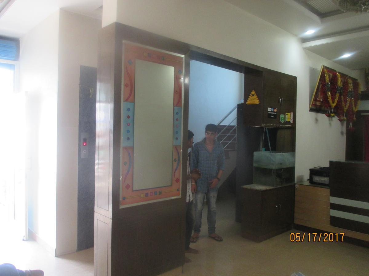 Sri Sai Ganesh Lodge Hyderabad Eksteriør bilde