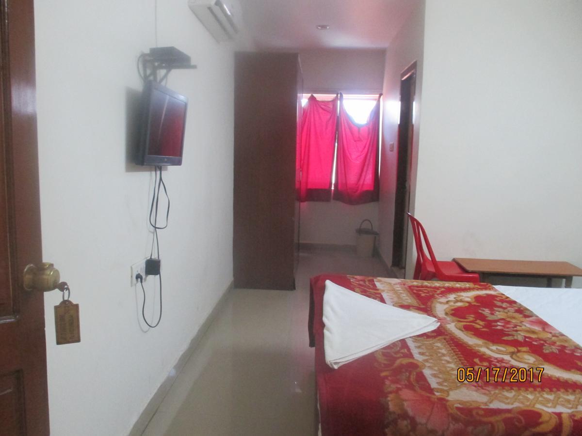 Sri Sai Ganesh Lodge Hyderabad Eksteriør bilde